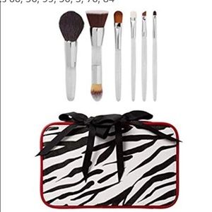 NWOT TRISH McEVOY Ltd.Edition POWER OF BRUSHES